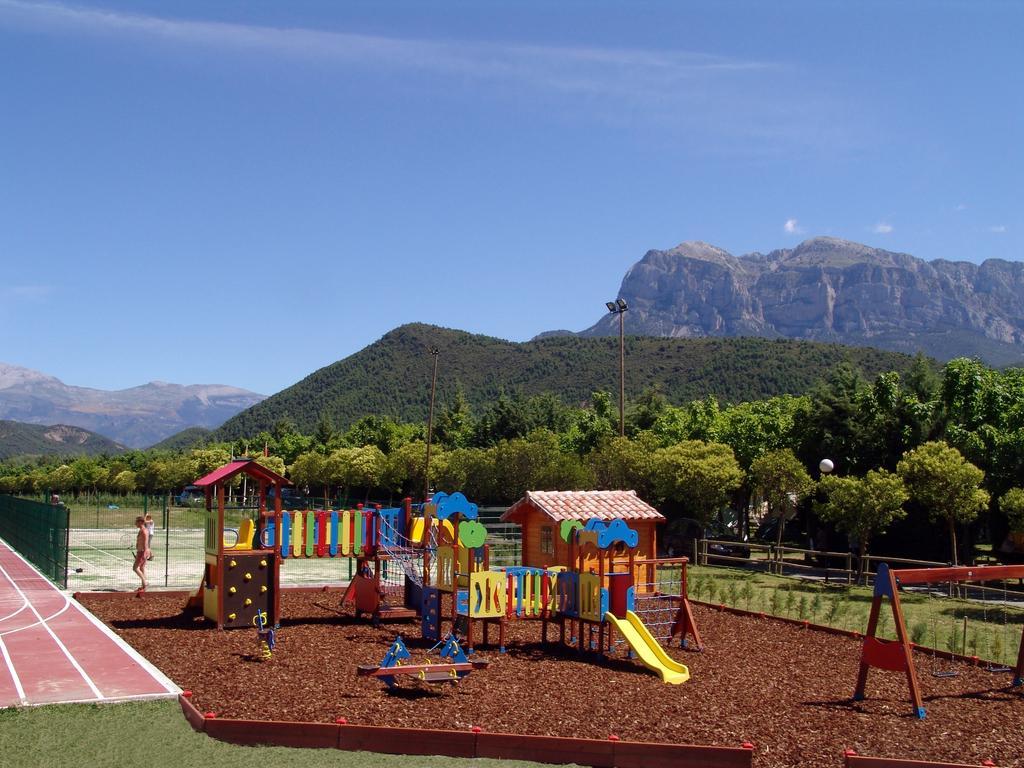 Bungalows Pena Montanesa Aínsa Esterno foto