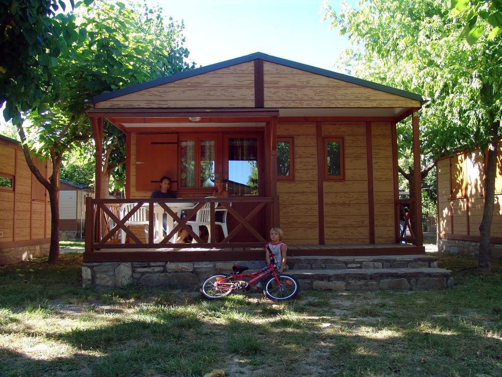Bungalows Pena Montanesa Aínsa Camera foto